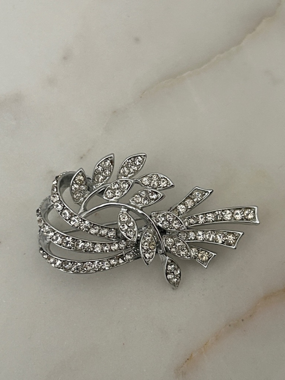 Weiss Sparking Vintage Floral Spray